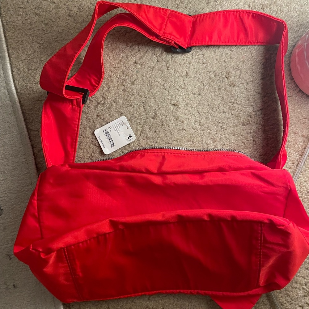 Free People ❤️❣️🎀 Elegant Red Bow Nylon Shoulder Bag NWT - Picture 6 of 14